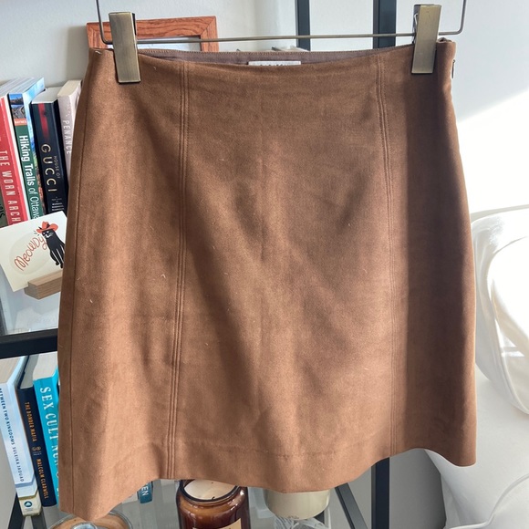 Babaton high-rise a-line suede skirt in camel - Picture 2 of 2